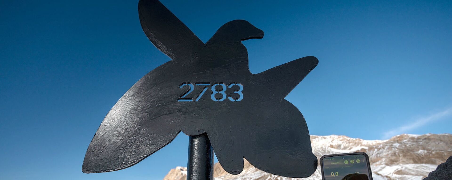 Азербайджанские альпинисты в массиве Гызылгая на высоте 2783 метров установили стелу в память 2783 шехидов - Sputnik Азербайджан, 1920, 15.12.2020
