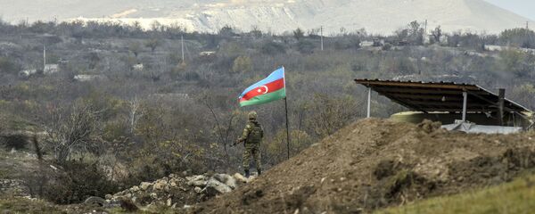 Азербайджанский военнослужащий, фото из архива Азербайджанский военнослужащий, фото из архива - Sputnik Азербайджан