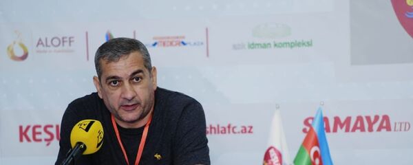 Юнис Гусейнов, фото из архива Юнис Гусейнов, фото из архива - Sputnik Азербайджан