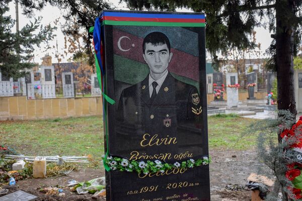 Bütün ömrünün arzusu uğrunda: dostları qisasını Şuşada aldılar - FOTO Bütün ömrünün arzusu uğrunda: dostları qisasını Şuşada aldılar - FOTO - Sputnik Azərbaycan