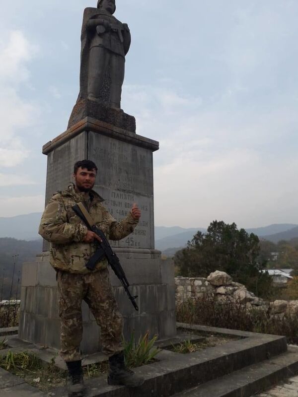 Офицер спецназа: азербайджанские бойцы жертвовали собой, спасая товарищей Офицер спецназа: азербайджанские бойцы жертвовали собой, спасая товарищей - Sputnik Азербайджан
