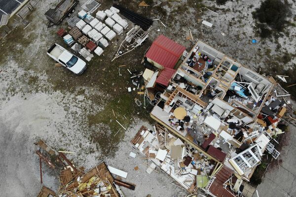 Разрушенный во время урагана Салли дом, США - Sputnik Azərbaycan