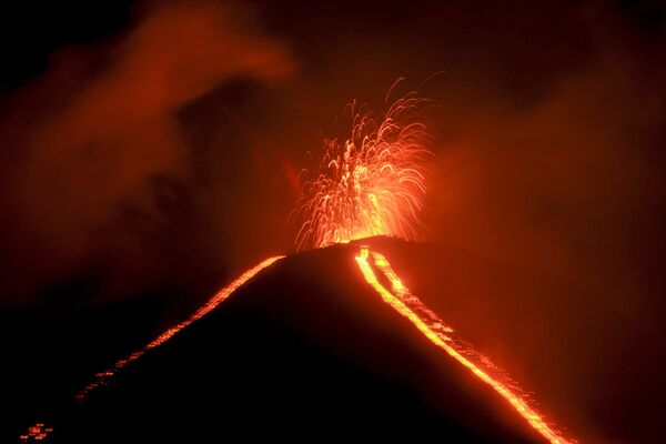 Извержение вулкана Пакая в Гватемале - Sputnik Азербайджан