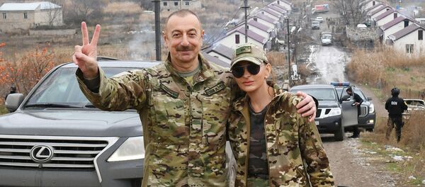 Президент Ильхам Алиев и первая леди Мехрибан Алиева побывали в Губадлинском и Зангиланском районах Президент Ильхам Алиев и первая леди Мехрибан Алиева побывали в Губадлинском и Зангиланском районах - Sputnik Азербайджан