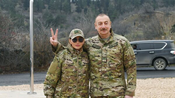 Президент Ильхам Алиев и первая леди Мехрибан Алиева побывали в Губадлинском и Зангиланском районах - Sputnik Azərbaycan