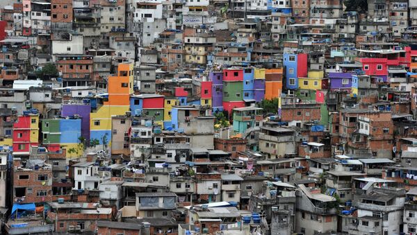 Вид на трущобы Росинья в Рио-де-Жанейро, Бразилия, фото из архива - Sputnik Azərbaycan