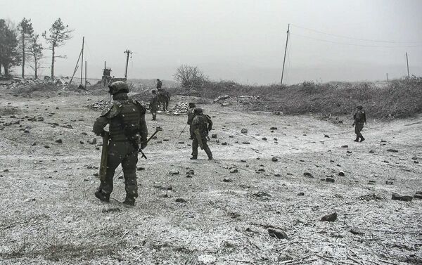  Инженерные подразделения российских миротворческих сил проводят разминирование северной окраины Ханкенди - Sputnik Азербайджан