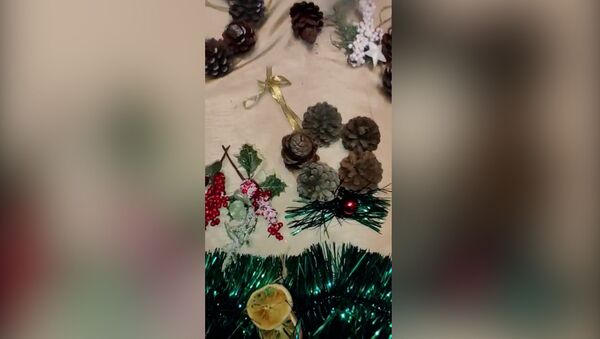 Такой венок должен быть в каждом доме: новогоднее настроение своими руками - Sputnik Азербайджан