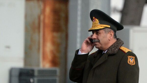 Министр обороны Азербайджана Закир Гасанов перед военным парадом в Баку, фото из архива - Sputnik Azərbaycan
