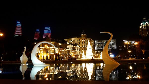 Новый год в условиях пандемии: какая атмосфера царит в Баку - Sputnik Азербайджан