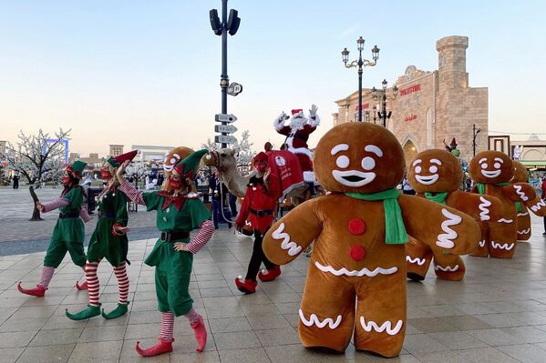 Рождественский парад в Дубаи - Sputnik Azərbaycan