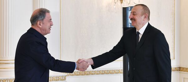Prezident İlham Əliyev Türkiyənin milli müdafiə nazirinin başçılıq etdiyi nümayəndə heyətini qəbul edib Prezident İlham Əliyev Türkiyənin milli müdafiə nazirinin başçılıq etdiyi nümayəndə heyətini qəbul edib - Sputnik Азербайджан