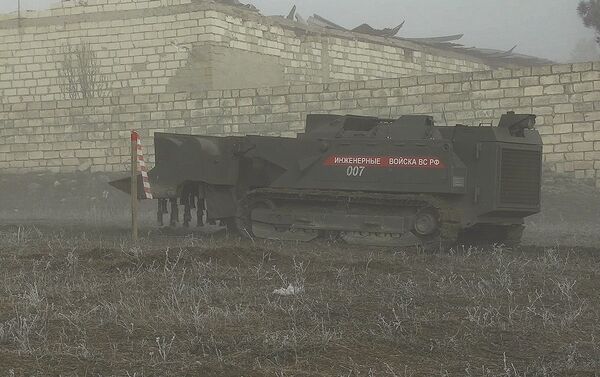 Инженерные подразделения российских миротворческих сил в Нагорном Карабахе проводят разминирование Ханкенди - Sputnik Азербайджан