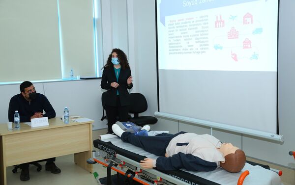 Подготовка к вакцинации от COVID-19 в Yeni klinika - Sputnik Азербайджан