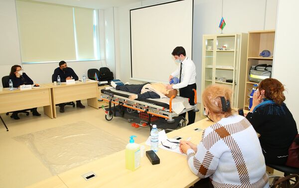 Подготовка к вакцинации от COVID-19 в Yeni klinika - Sputnik Азербайджан