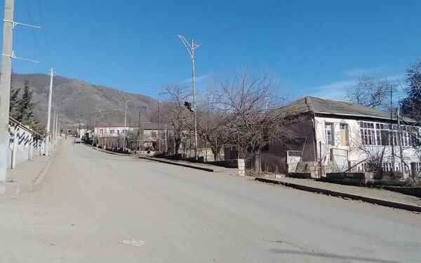 В поселке Гадрут устанавливаются указатели и таблички с названиями улиц - Sputnik Азербайджан