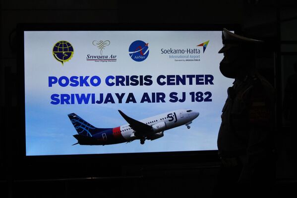 Крушение самолета в Индонезии - Sputnik Азербайджан