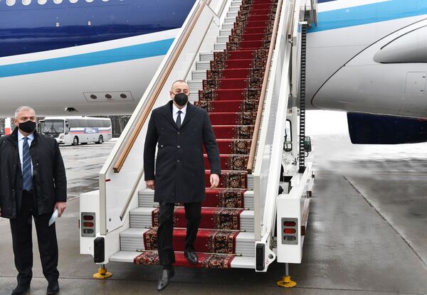 Президент Алиев участвует в трехсторонних переговорах по Карабаху в Москве Президент Алиев участвует в трехсторонних переговорах по Карабаху в Москве - Sputnik Азербайджан
