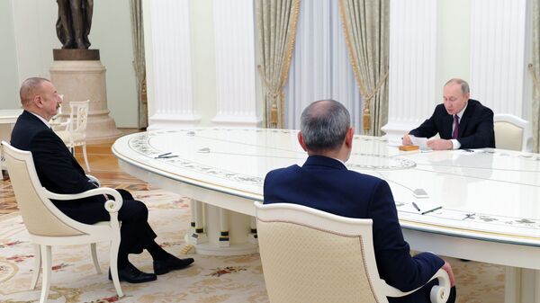 Владимир Путин проведет трехсторонние переговоры с Николом Пашиняном и Ильхамом Алиевым - Sputnik Азербайджан