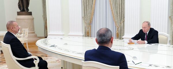 Владимир Путин проведет трехсторонние переговоры с Николом Пашиняном и Ильхамом Алиевым Владимир Путин проведет трехсторонние переговоры с Николом Пашиняном и Ильхамом Алиевым - Sputnik Азербайджан