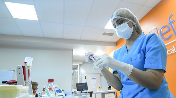 Тест на коронавирус в одной из клиник в Баку  - Sputnik Азербайджан