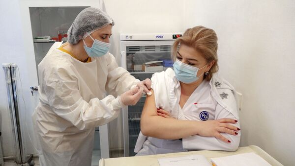 Новый этап борьбы с коронавирусом: как в Баку прошел первый день вакцинации - Sputnik Азербайджан