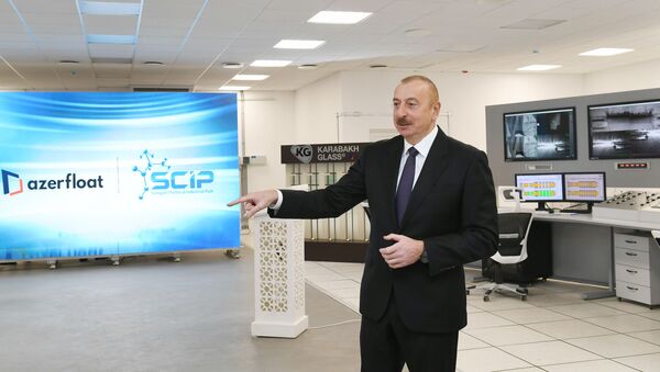 Prezident İlham Əliyev Sumqayıt Kimya Sənaye Parkında iki zavodun və şüşə istehsalı müəssisəsinin açılışında - Sputnik Азербайджан