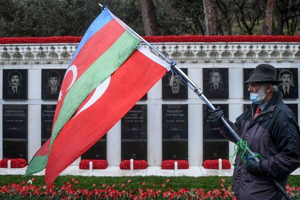 Траурное шествие на Аллее шехидов, 20 января 2021 год - Sputnik Азербайджан
