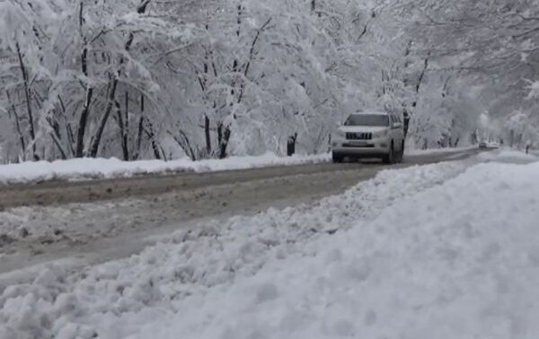 Снег создал проблемы с транспортным сообщением в Агсу и Исмаиллы - Sputnik Азербайджан