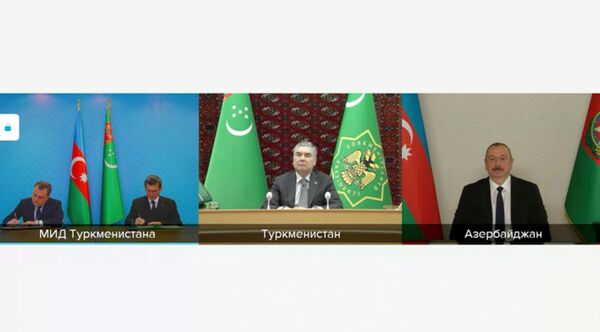 На встрече Ильхама Алиева и Гурбангулы Бердымухамедова был подписан исторический документ На встрече Ильхама Алиева и Гурбангулы Бердымухамедова был подписан исторический документ - Sputnik Азербайджан