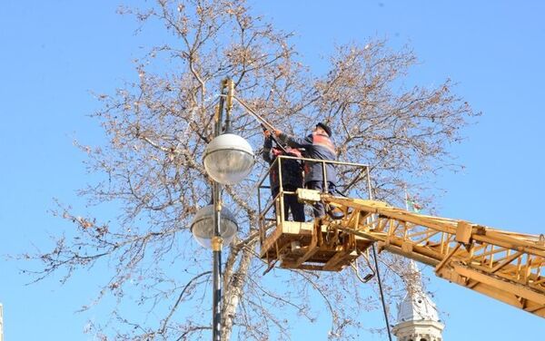 Столичные коммунальщики очищают проспекты и улицы Баку - Sputnik Азербайджан