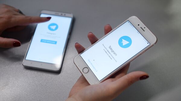 Telefonun ekranında Telegram tətbiqinin loqosu - Sputnik Azərbaycan
