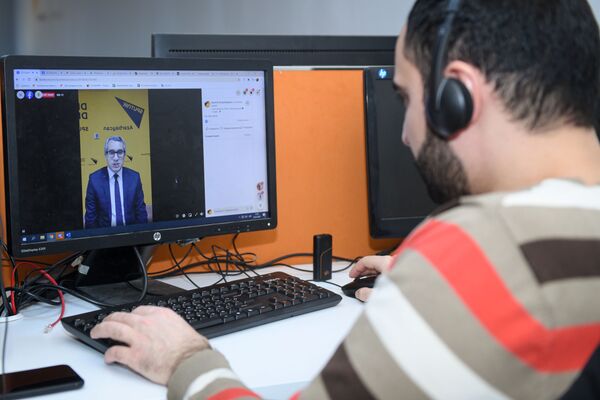 Во время онлайн-конференции - Sputnik Азербайджан
