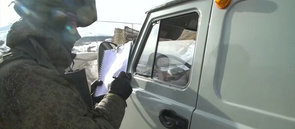 Как российские миротворцы обеспечивают безопасность в Лачинском коридоре - Sputnik Азербайджан