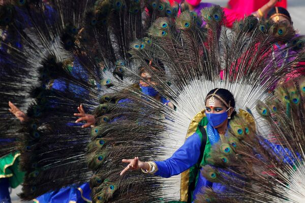Танцоры в национальной одежде во время генеральной репетиции парада в честь Дня Республики в Нью-Дели, Индия - Sputnik Азербайджан