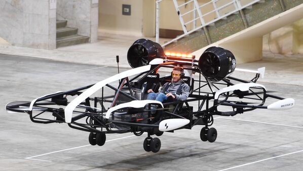 Испытание дрона-такси в помещении Малой спортивной арены олимпийского комплекса Лужники в Москве - Sputnik Азербайджан