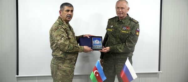 Министр обороны Азербайджанской Республики генерал-полковник Закир Гасанов встретился с заместителем министра обороны Российской Федерации генерал-полковником Александром Фоминым - Sputnik Азербайджан