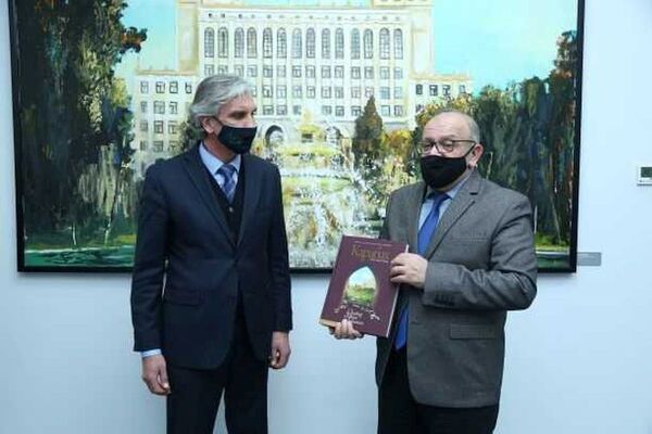 Россотрудничество и Центральная библиотека НАНА могут реализовать совместные проекты Россотрудничество и Центральная библиотека НАНА могут реализовать совместные проекты - Sputnik Азербайджан