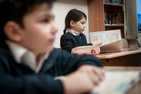 Возобновление очных занятий в бакинских школах, 1 февраля 2021 года - Sputnik Azərbaycan
