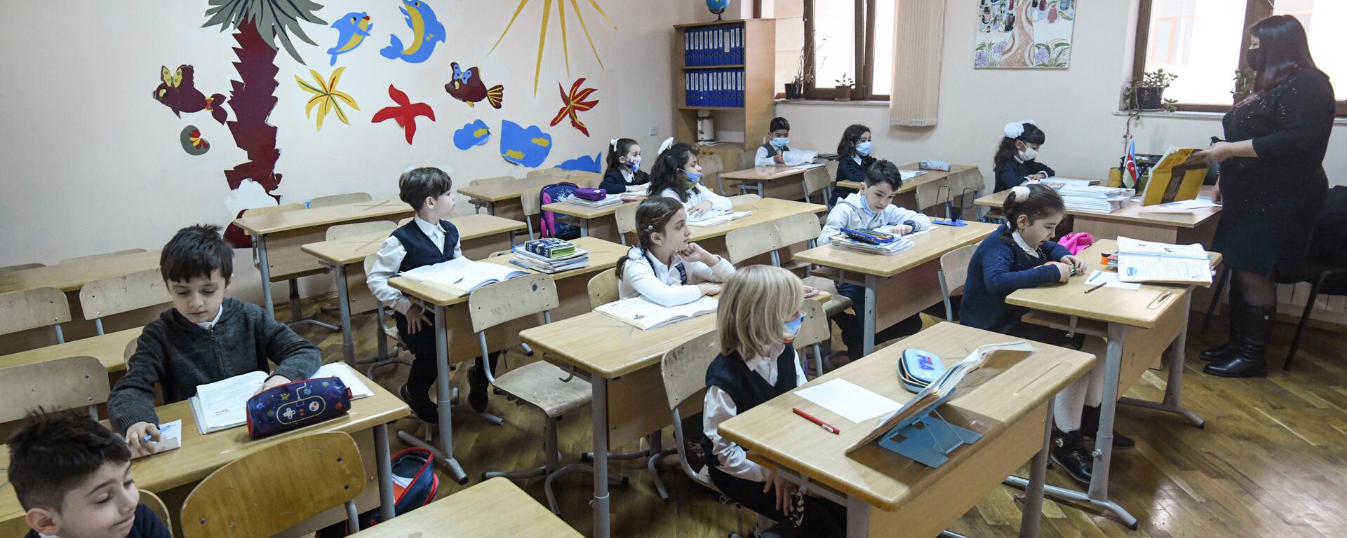 Возобновление очных занятий в бакинских школах, 1 февраля 2021 года - Sputnik Азербайджан, 1920, 07.05.2021