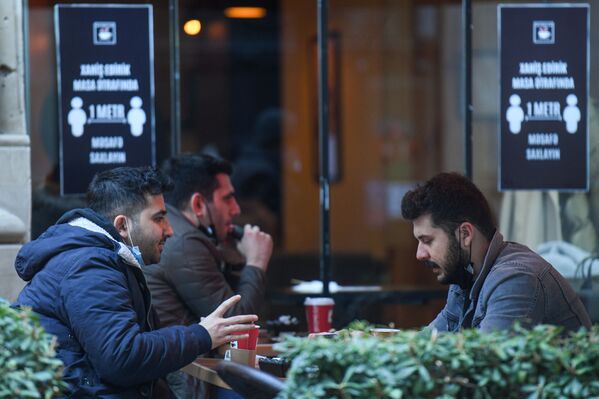 В Баку после смягчения карантинного режима возобновили работу рестораны и кафе, 1 февраля 2021 года - Sputnik Azərbaycan