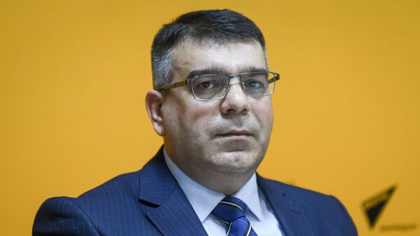 Эксперт в области недвижимого имущества, экономист Эльнур Фарзалиев - Sputnik Azərbaycan