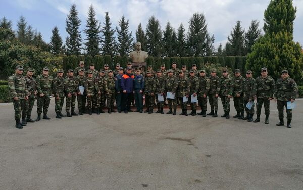 Первая группа азербайджанских пиротехников подготовлена специалистами МЧС России
 - Sputnik Азербайджан