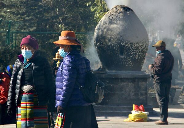 Тибетские паломники в городе Лхаса - Sputnik Азербайджан