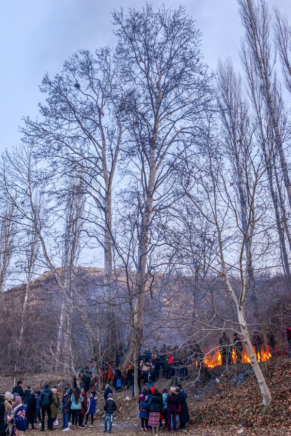Жители отмечают традиционный праздник Хыдыр Наби в селе Юхары Ойсюзлю Товузского района Азербайджана - Sputnik Азербайджан