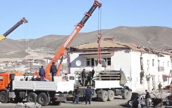 Российские миротворцы обеспечивают транзит грузов в Карабахе - Sputnik Азербайджан