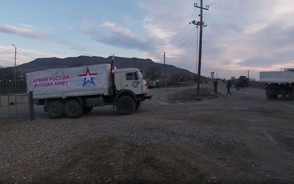 Российские миротворцы обеспечивают транзит грузов в Карабахе - Sputnik Азербайджан