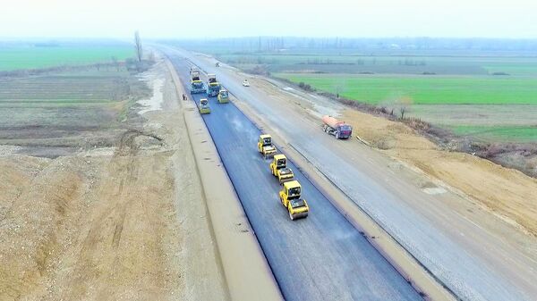 Строительство новой автомобильной дороги М-1 Баку-Губа - Sputnik Азербайджан