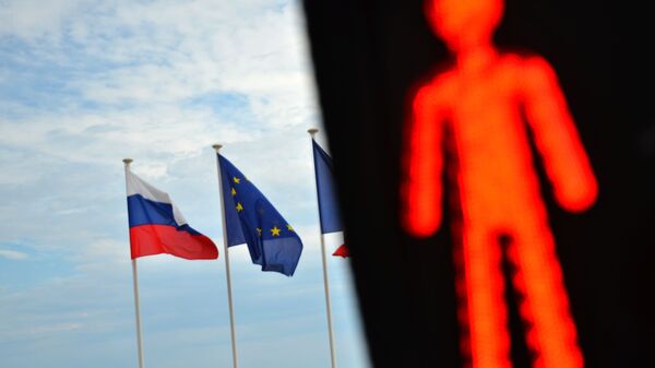 Флаги России, ЕС и Франции на набережной Ниццы. - Sputnik Azərbaycan