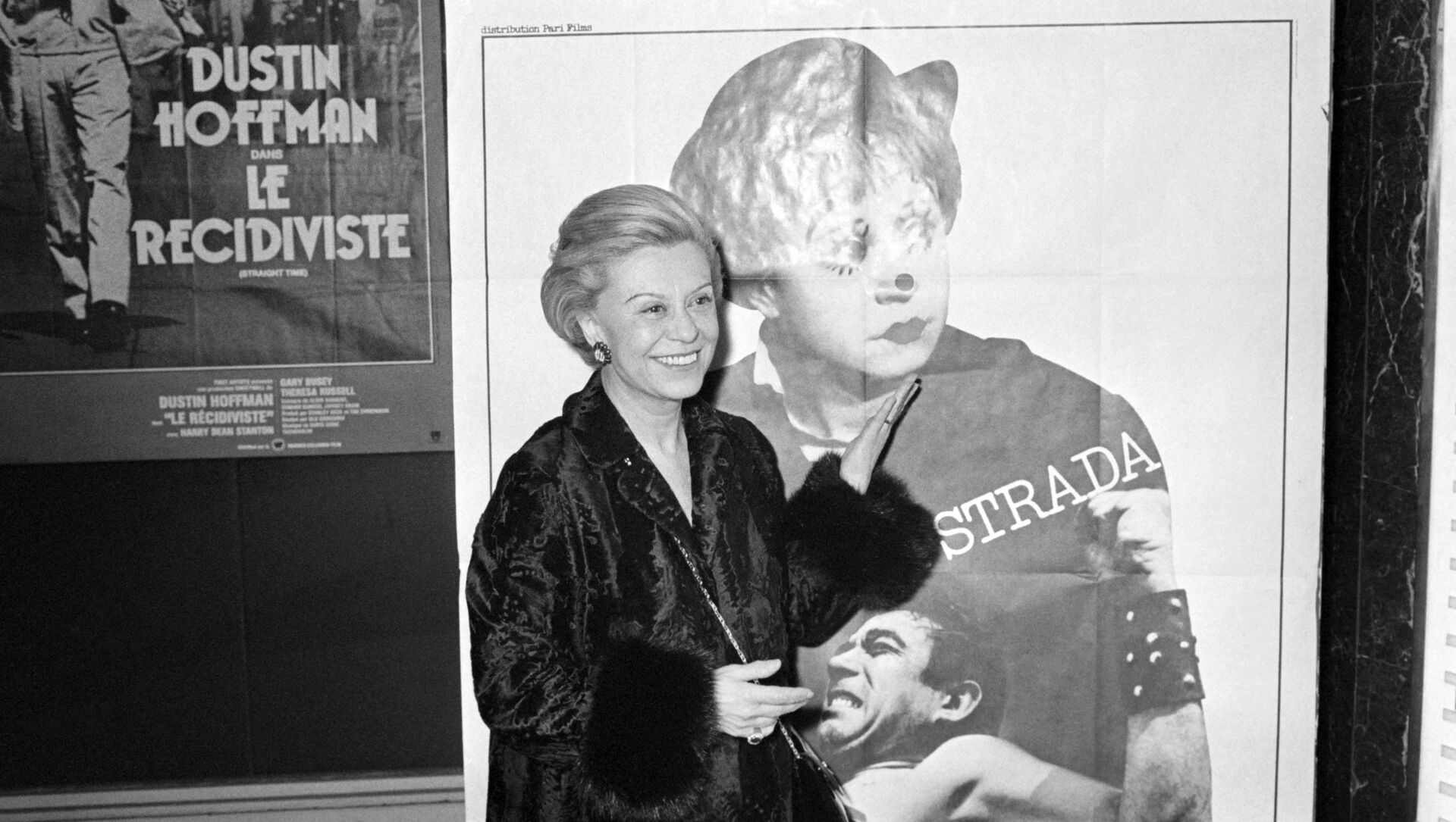Итальянская актриса Джульетта Мазина перед афишей фильма  La Strada, Париж, 27 ноября 1980 года. - Sputnik Азербайджан, 1920, 22.02.2021